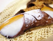 Dolci siciliani: cannoli, cassata Dolci siciliani: cannoli, cassata